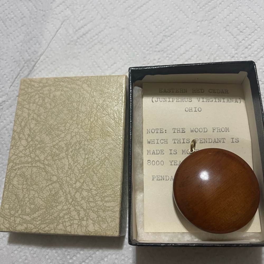 Beautiful wood pendant NWT in original box